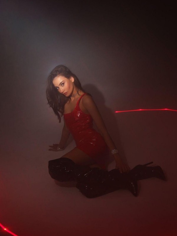 Сабрина привлекательная девушка из Иловайска цена от 10000 руб